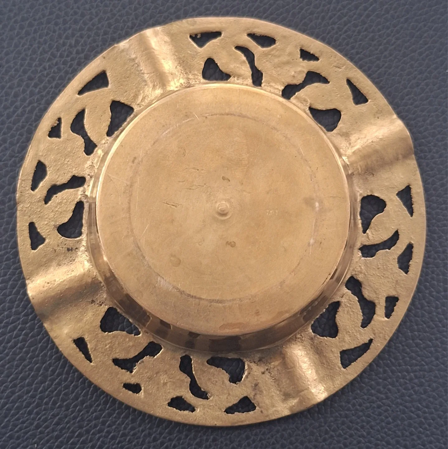 Vintage Brass Ashtray with Floral Design image indicator(2)