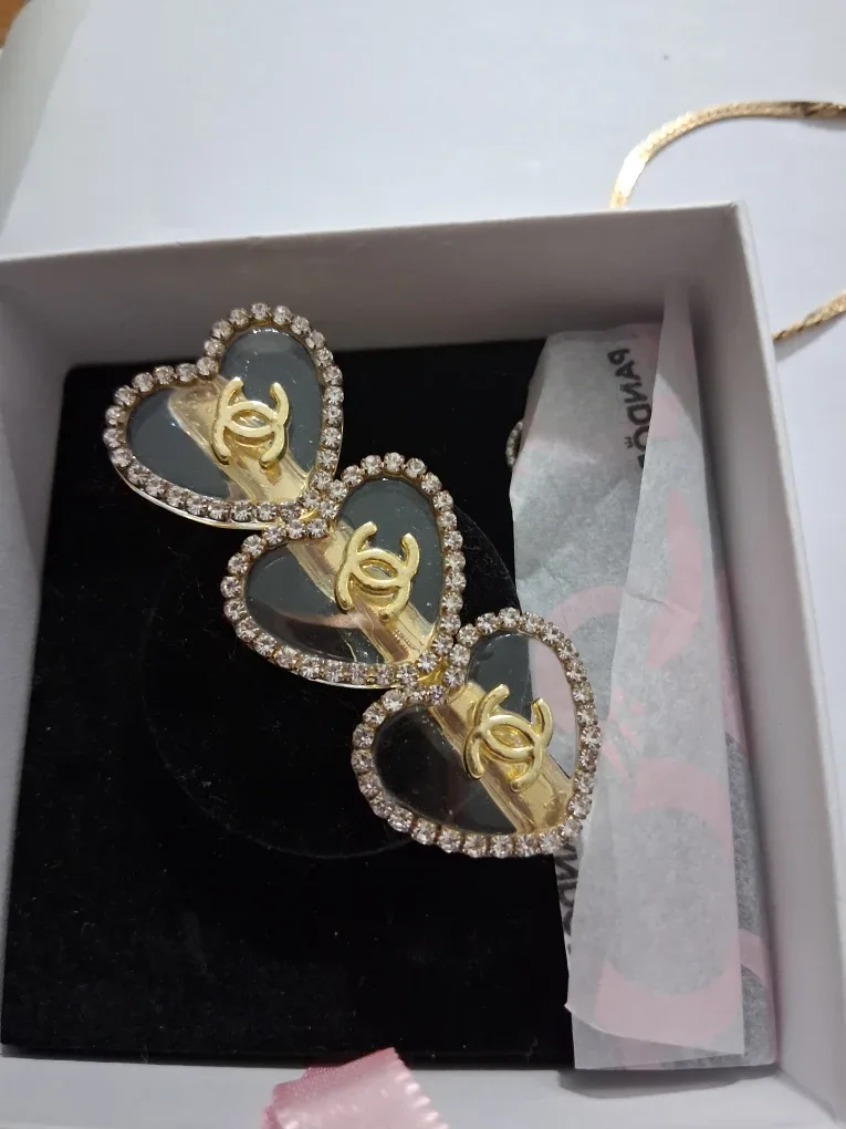 Chanel Heart Hair Clip image indicator(2)