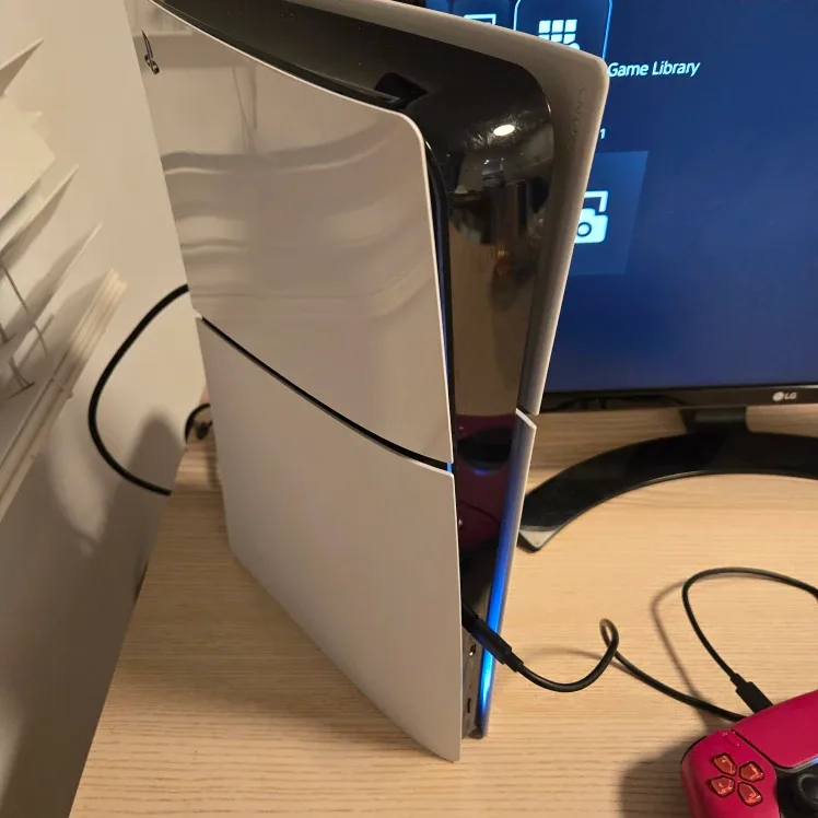 PS5 slim. (no scam). CLEAN. Controller. Playstation 5. Digital image indicator(3)