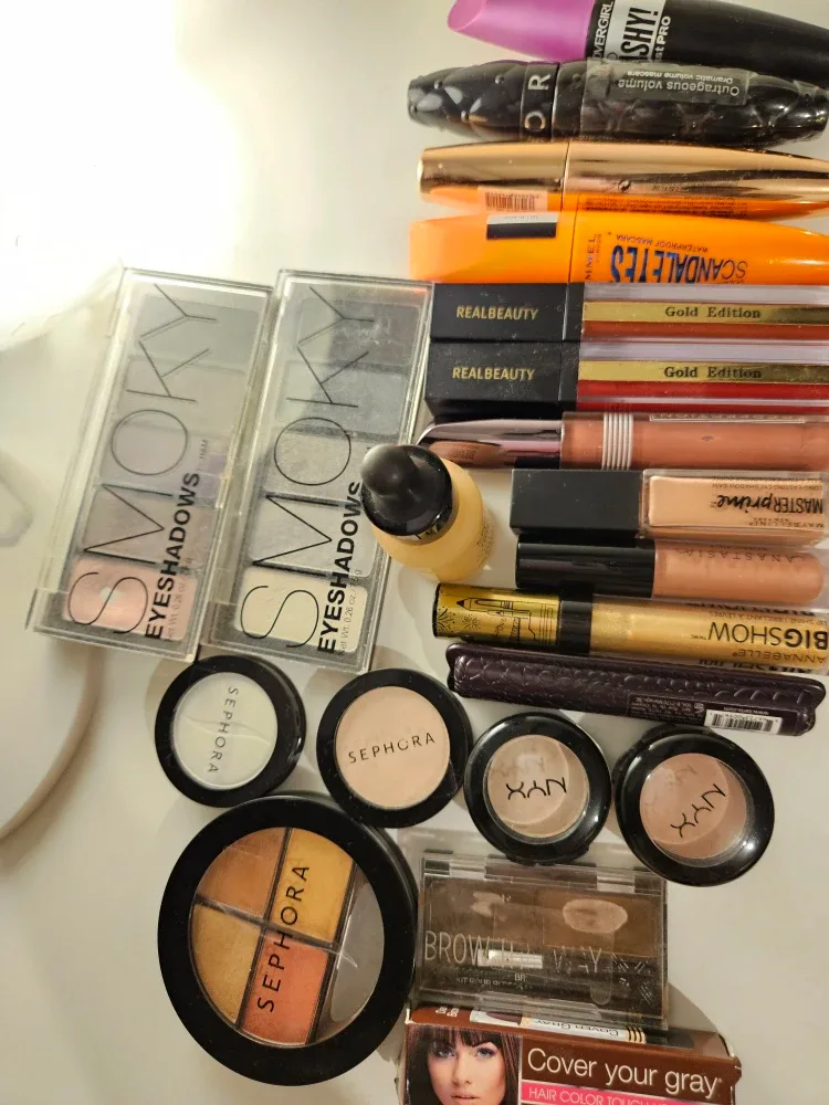 Mixed Makeup Lot image indicator(3)