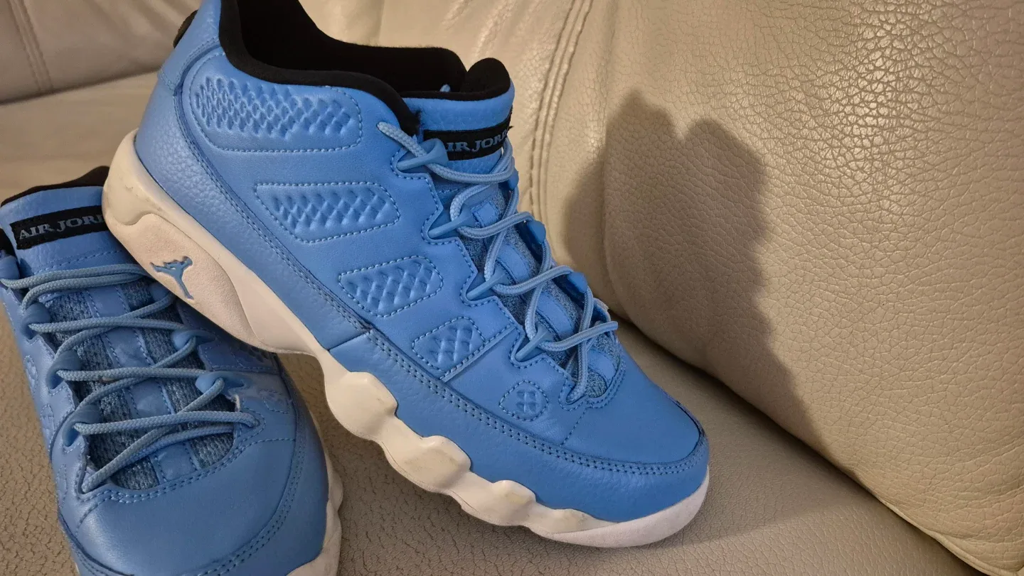 Air Jordan 9 Retro Low University Blue - Size 7Y image indicator(2)