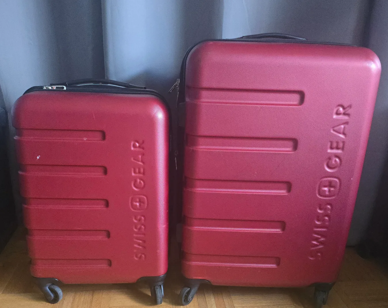Swiss Gear Luggage Set - Red image indicator(3)