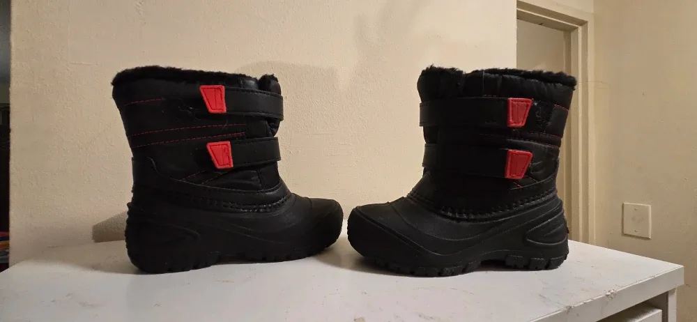Black Snow Boots - Size 9 image indicator(2)