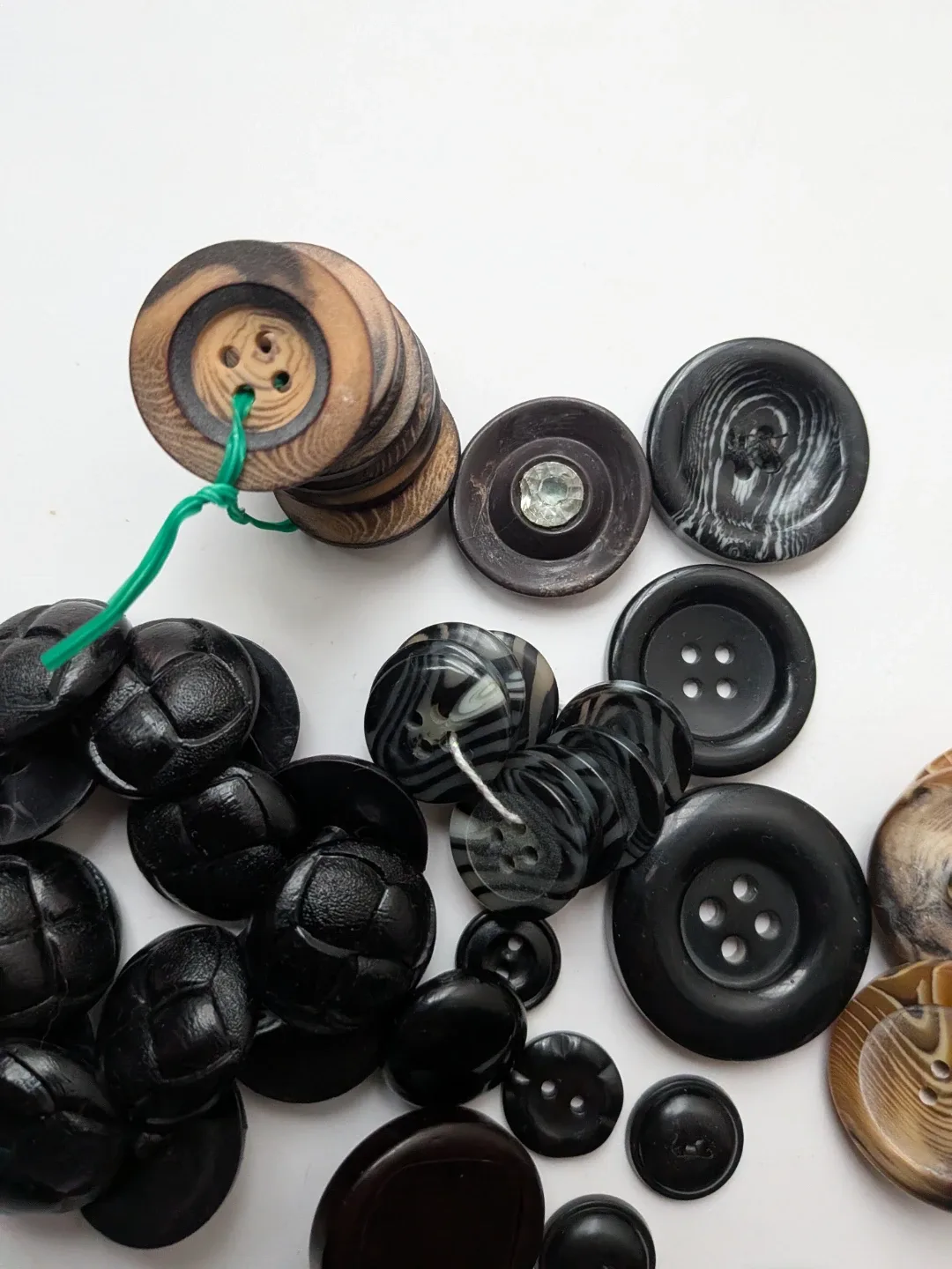 Mixed Lot of vintage Buttons: Black & Brown image indicator(4)