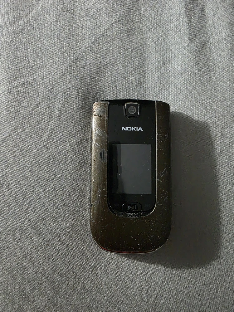 Nokia 6350-1d Flip Phone