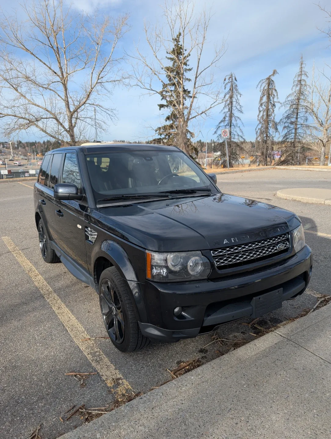 Black Range Rover Sport SUV