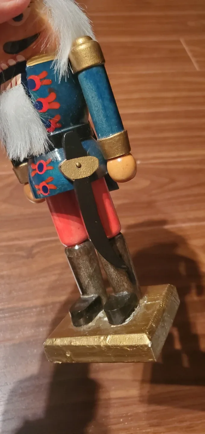 Nutcracker image indicator(4)