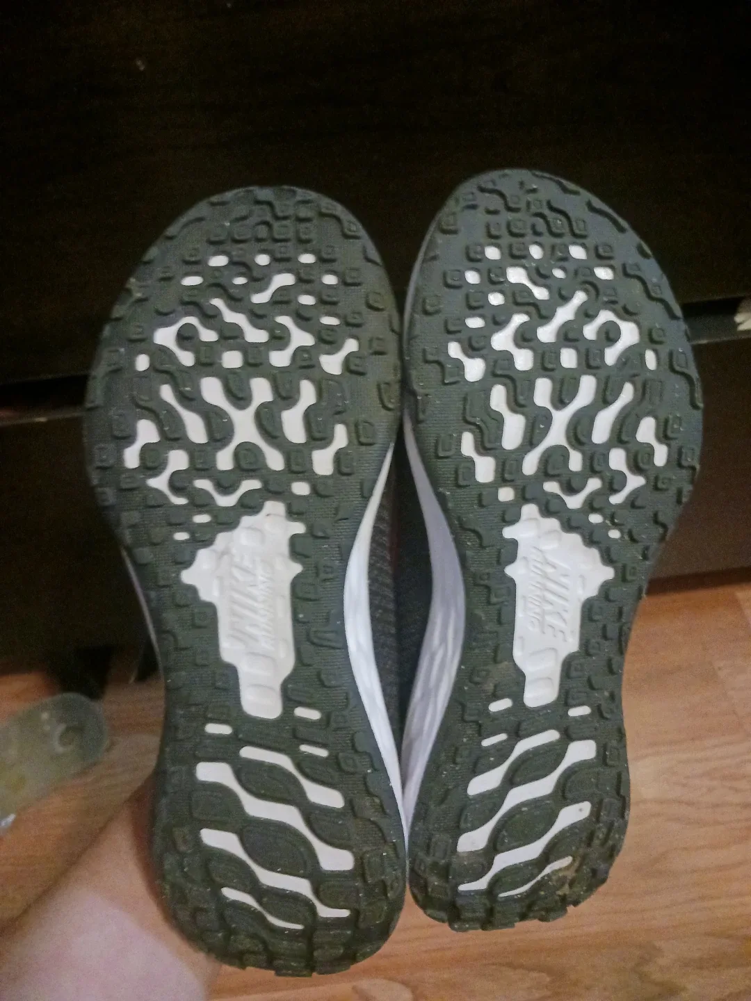 Nike Revolution 6 NN Black/Pink Size 3Y image indicator(6)