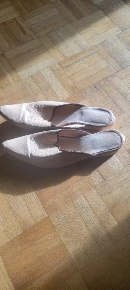 Leather Moroccan Slippers image indicator(2)