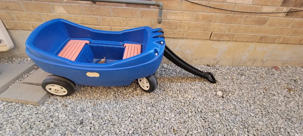 Little Tikes Blue Wagon