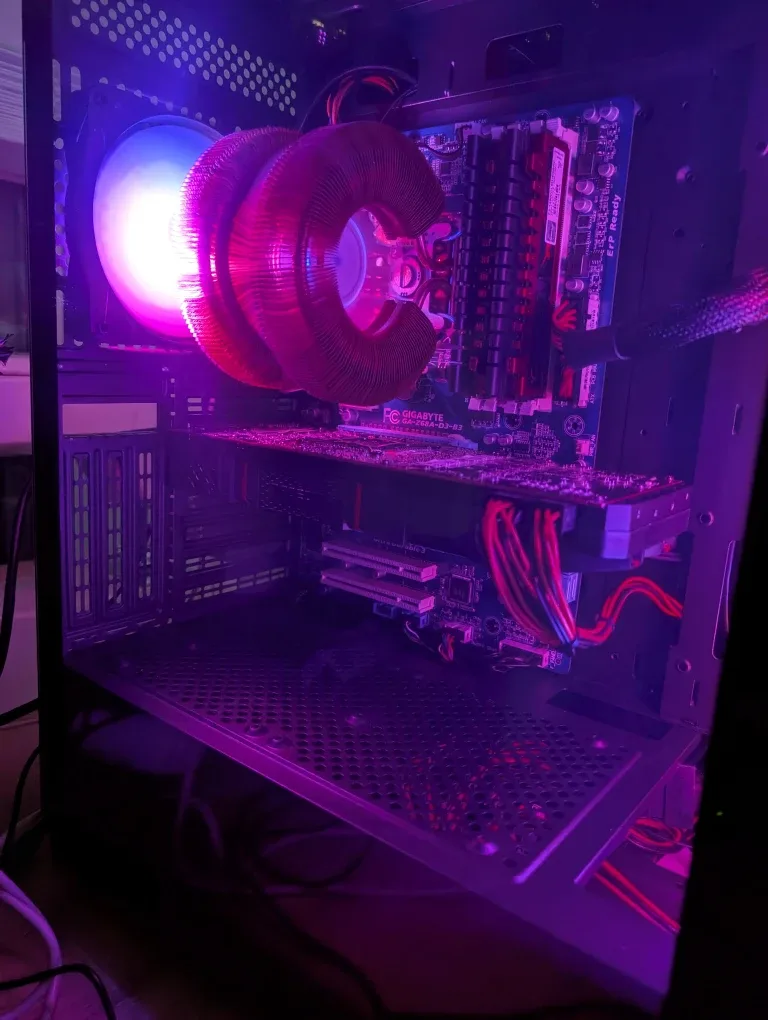 Custom Gaming PC - AMD Radeon R9 200 Series image indicator(5)