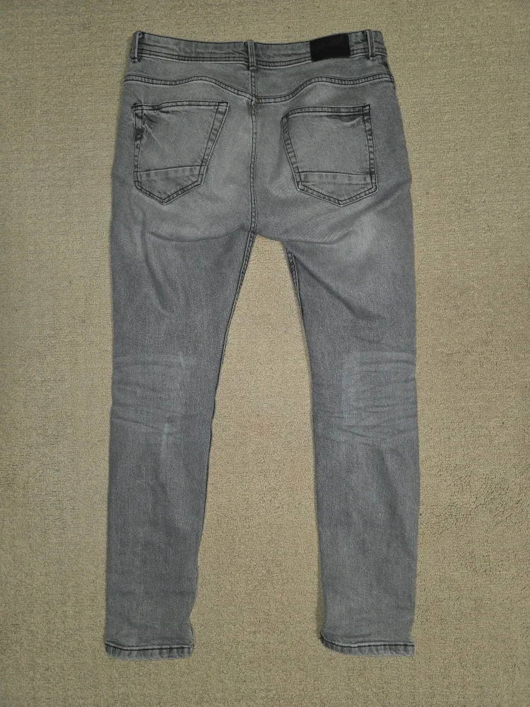 Pull&Bear Grey Denim Jeans image indicator(2)
