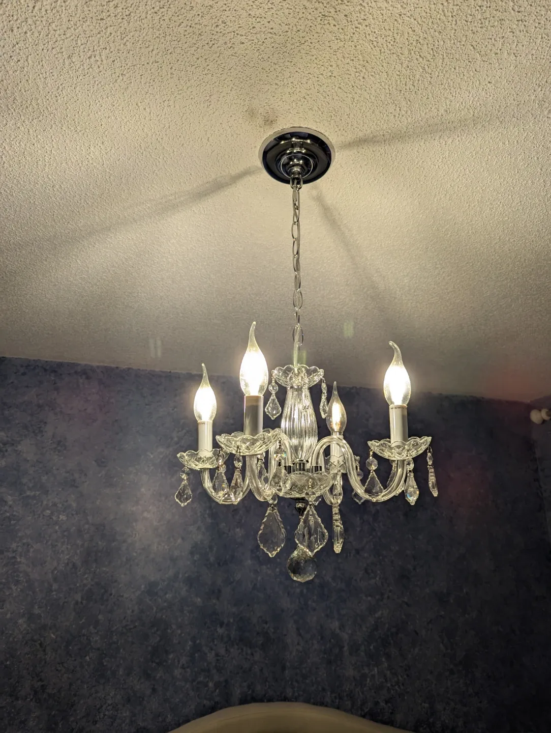 CRYSTAL GLASS CHANDELIER FROM WAYFAIR. BOUGHT IN 2022 thumbnail