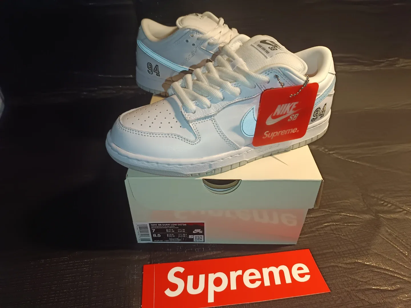 Christmas is coming! BRAND NEW Supreme Nike SB Dunk Low. image indicator(4)