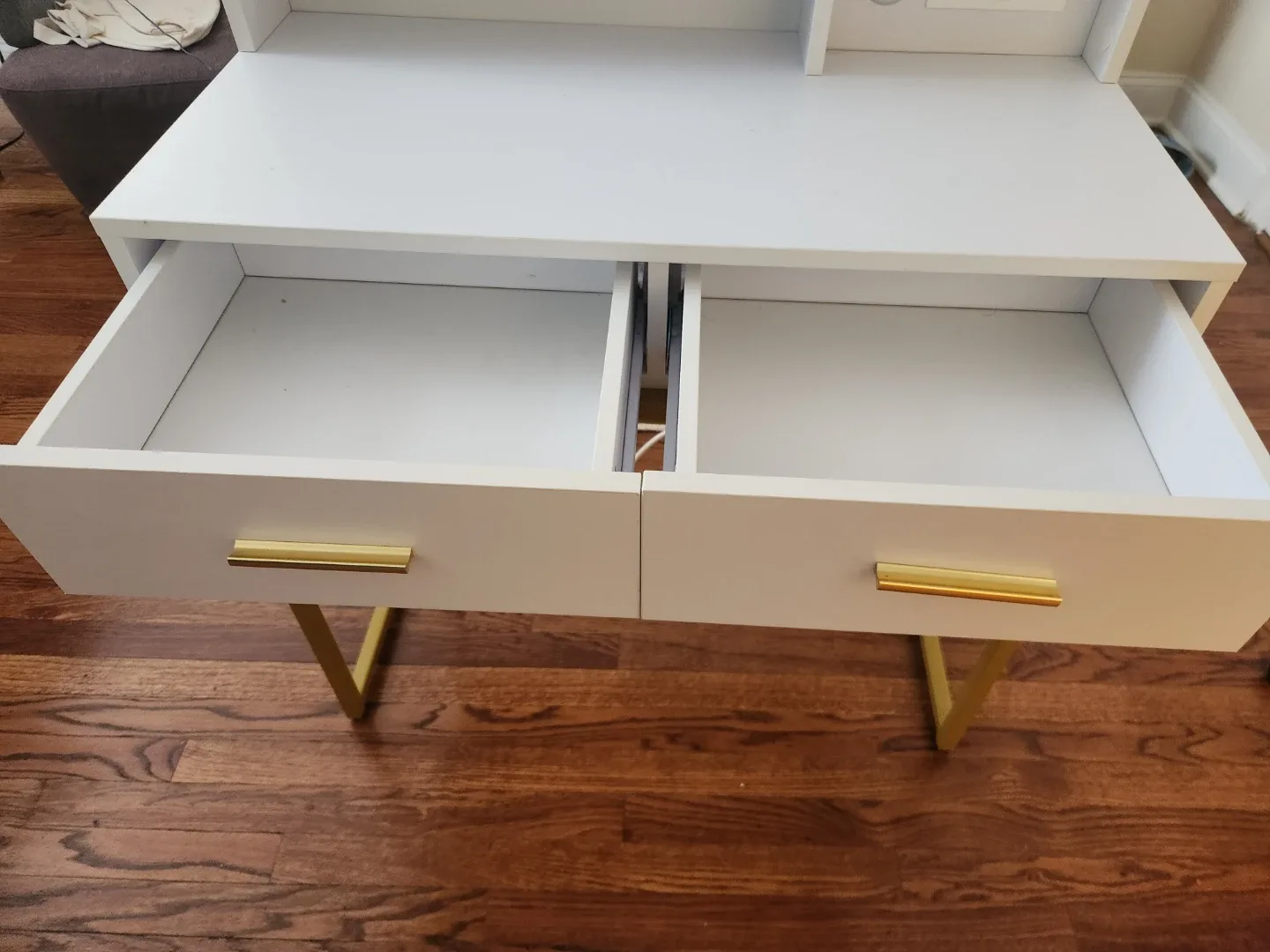 White Vanity Desk with Lighted Mirror FREE 🥕 image indicator(3)