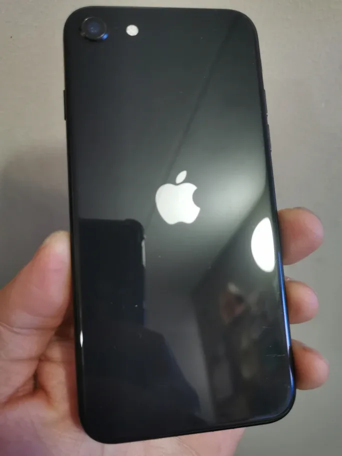 iPhone SE 2020 64G with new battery (Only selfie camera works) image indicator(2)