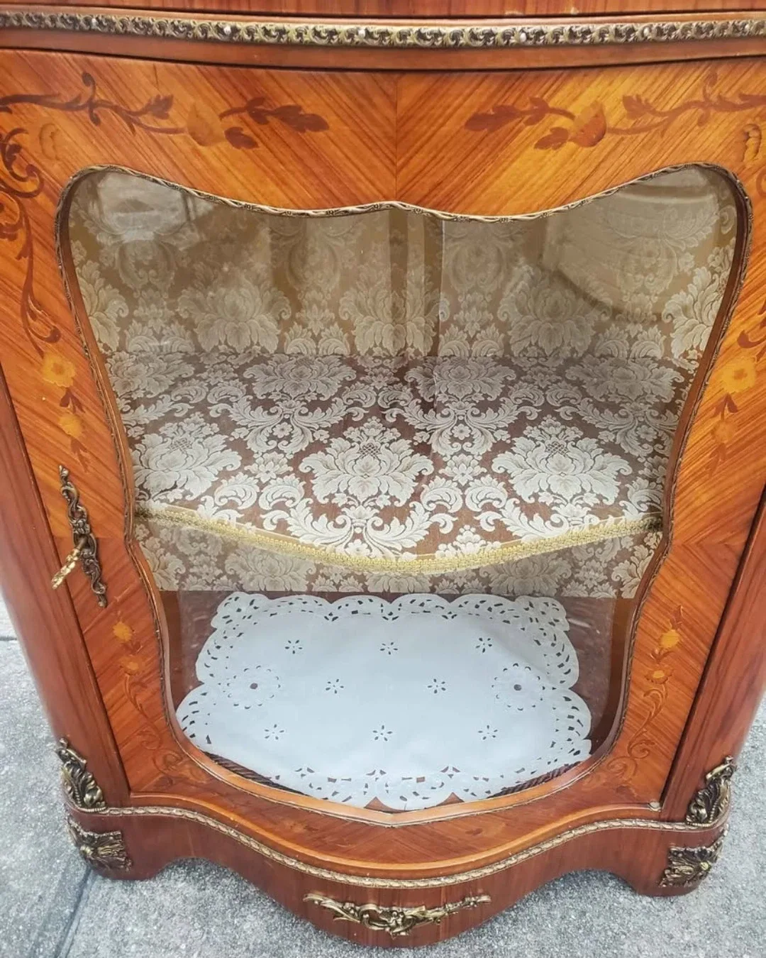 Beautiful italian marble top cabinet image indicator(4)