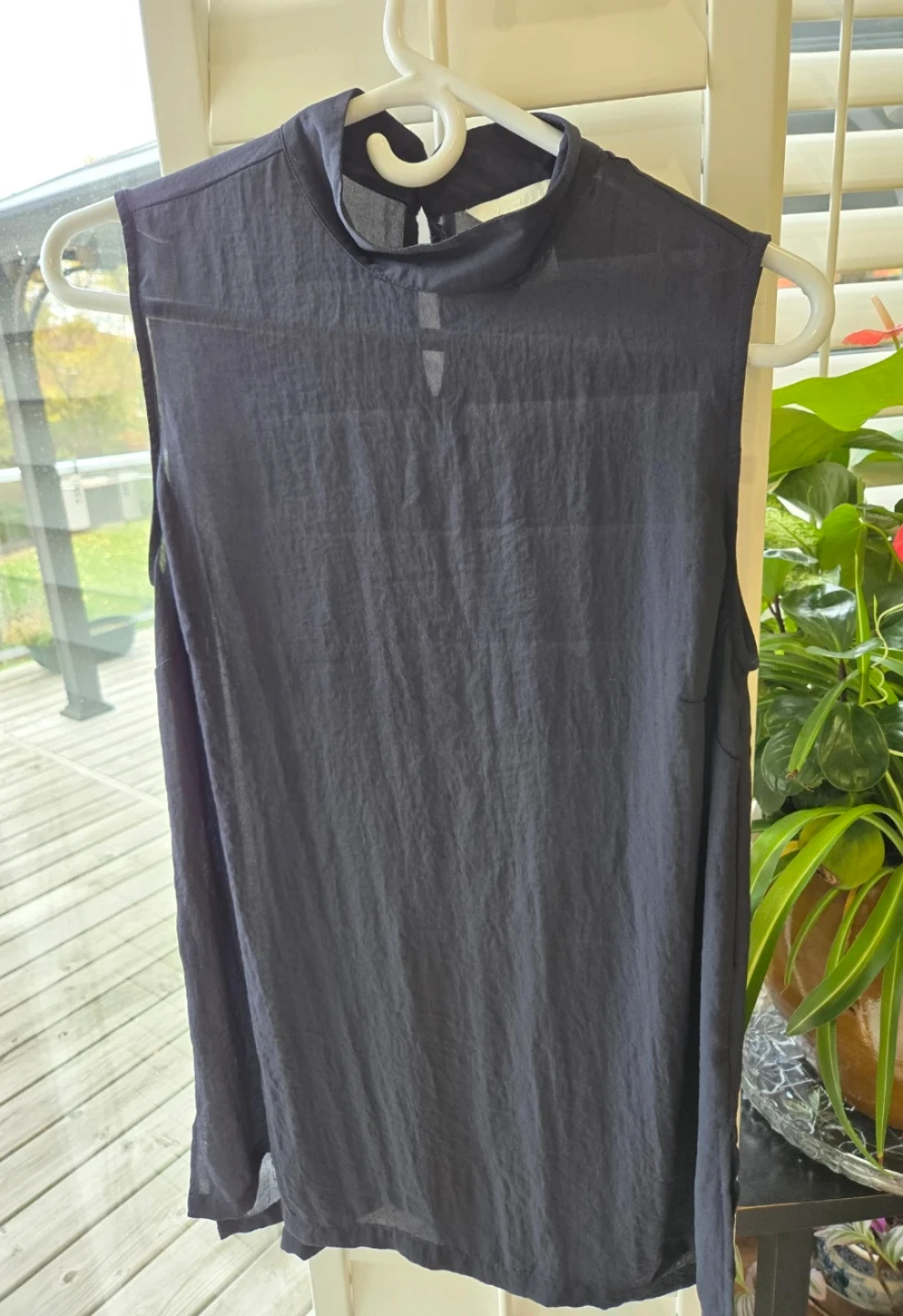 Sleeveless Mock Neck Blouse - Dark Blue - photo 2