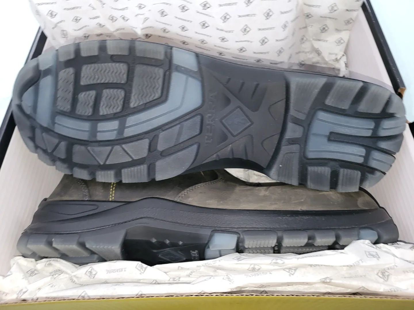 Size 12 Terra Work Boots image indicator(2)