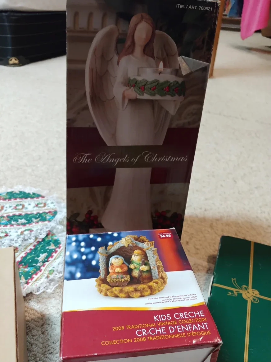 Huge Christmas Decor & Gift Bags Lot image indicator(5)