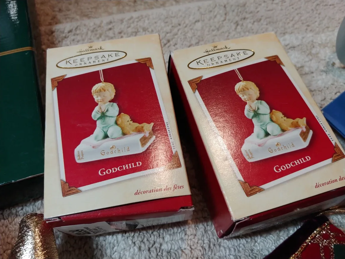 Huge Christmas Decor & Gift Bags Lot image indicator(6)