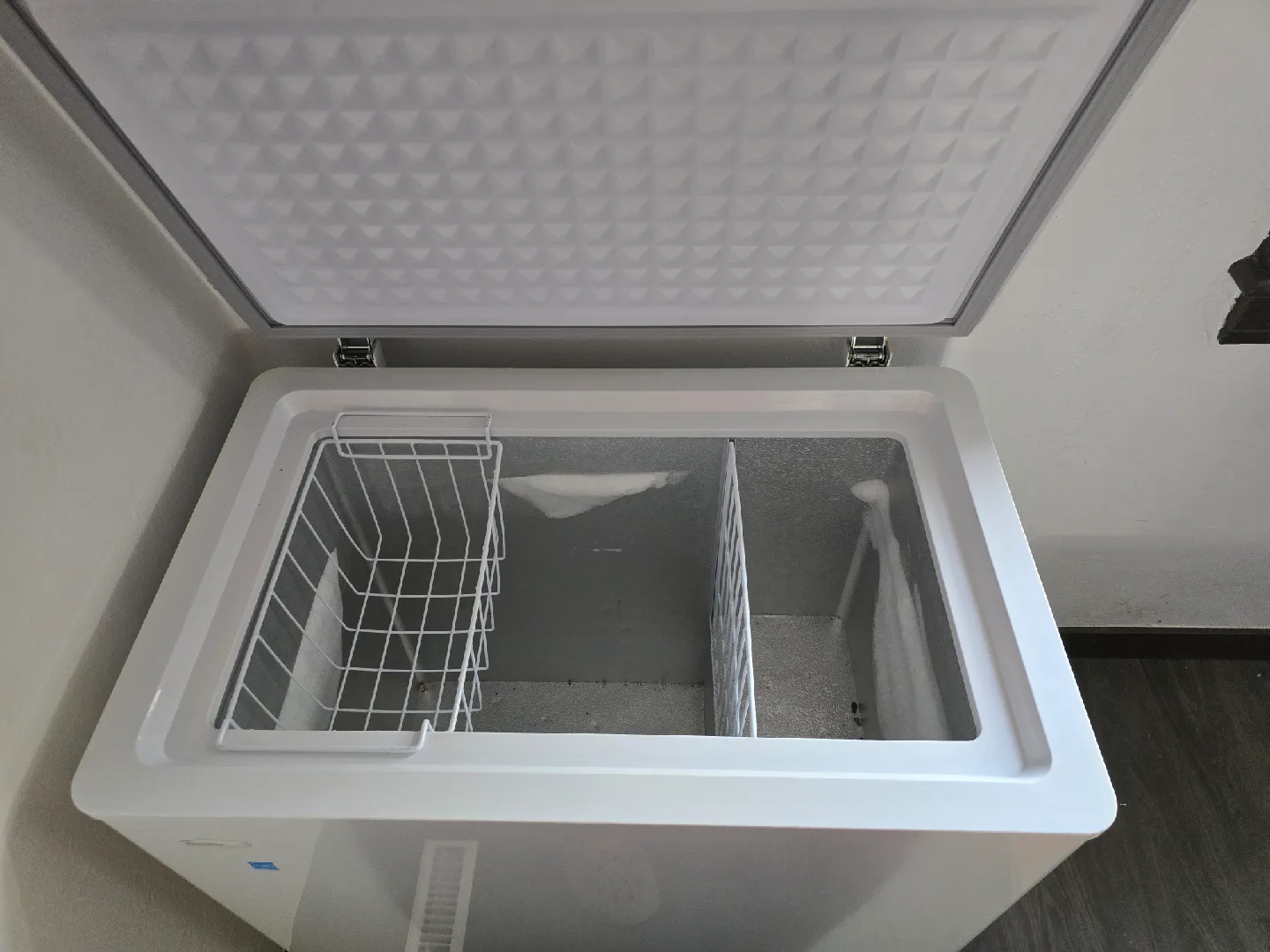 White Chest Freezer image indicator(2)