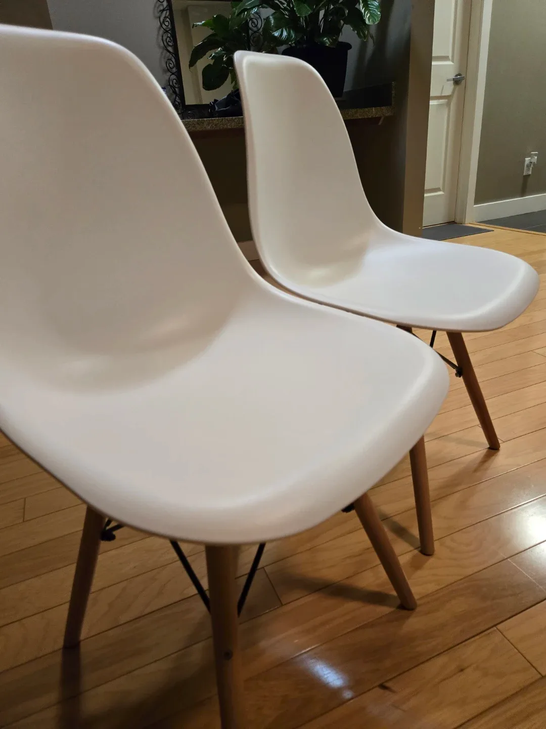 White Molded Chair - Modern & Comfortable (Pickup in Timberlea)