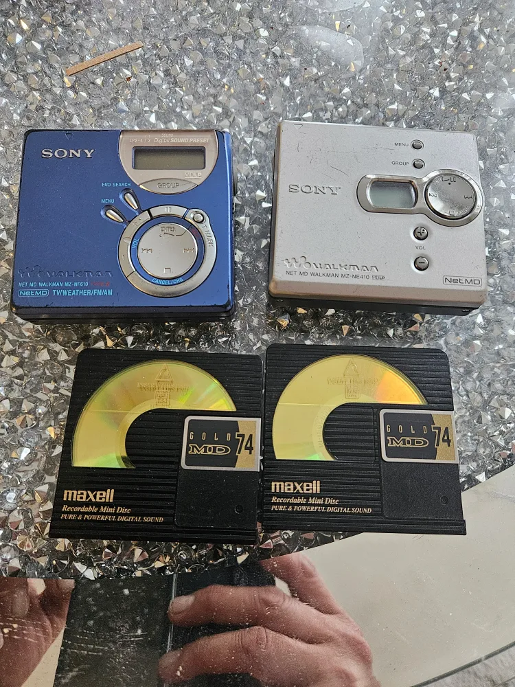 Sony Walkman MZ-NF610 & MZ-NE410 + Maxell Mini Discs