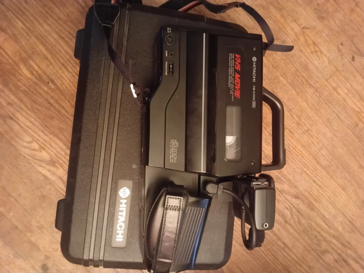 Hitachi VM-3100A VHS Movie Camcorder with Case - photo 2