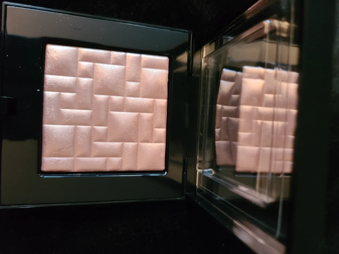 Bobbi Brown Highlighting Powder Duo image indicator(2)