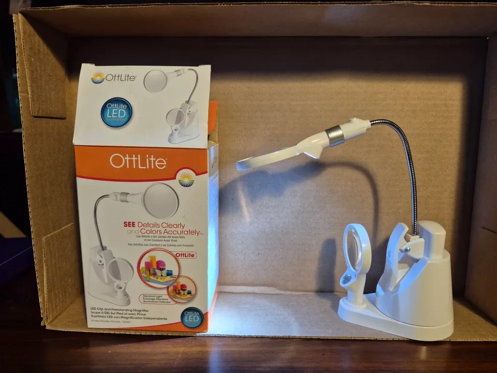 OttLite LED Clip & Freestanding Magnifier image indicator(3)
