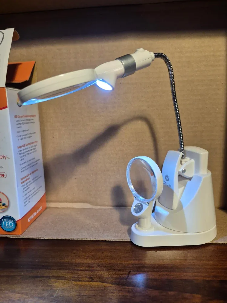 OttLite LED Clip & Freestanding Magnifier image indicator(4)