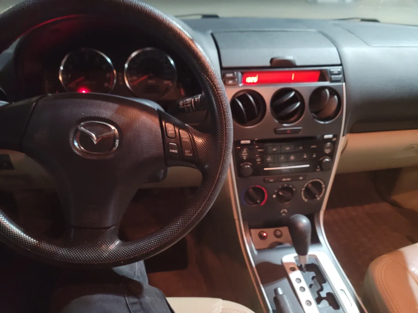 Mazda 6 Sedan - Maroon image indicator(8)