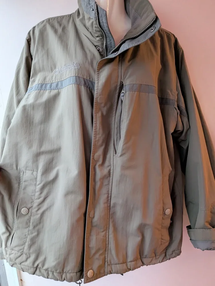 Men's Columbia khaki grey Men's Jacket - Size M gently used