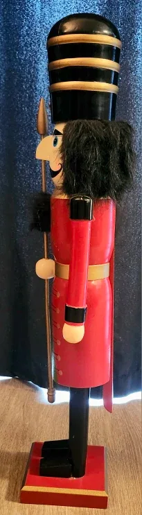 Nutcracker with Spear image indicator(4)