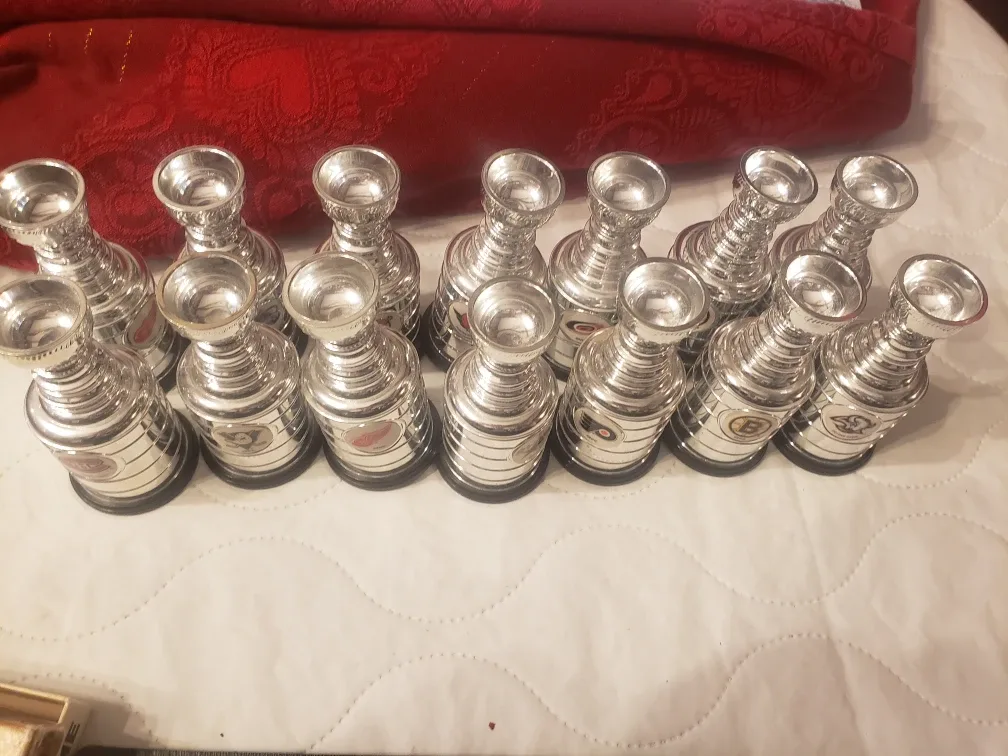 NHL Stanley Cup Replica Trophies image indicator(9)