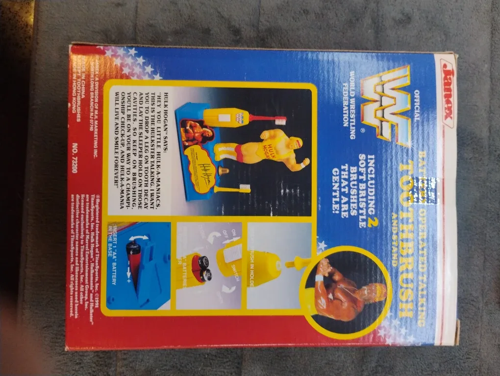 WWF Hulk Hogan Talking Toothbrush & Stand image indicator(3)