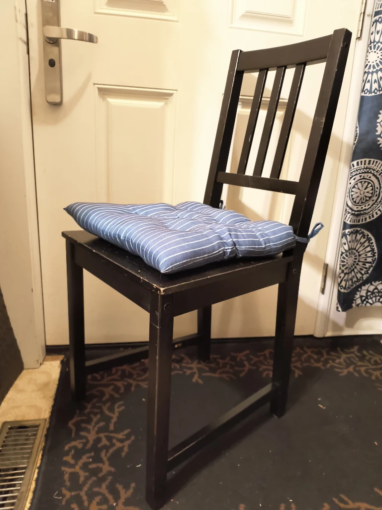 One reg. Chair and one bar stool chair. - photo 3