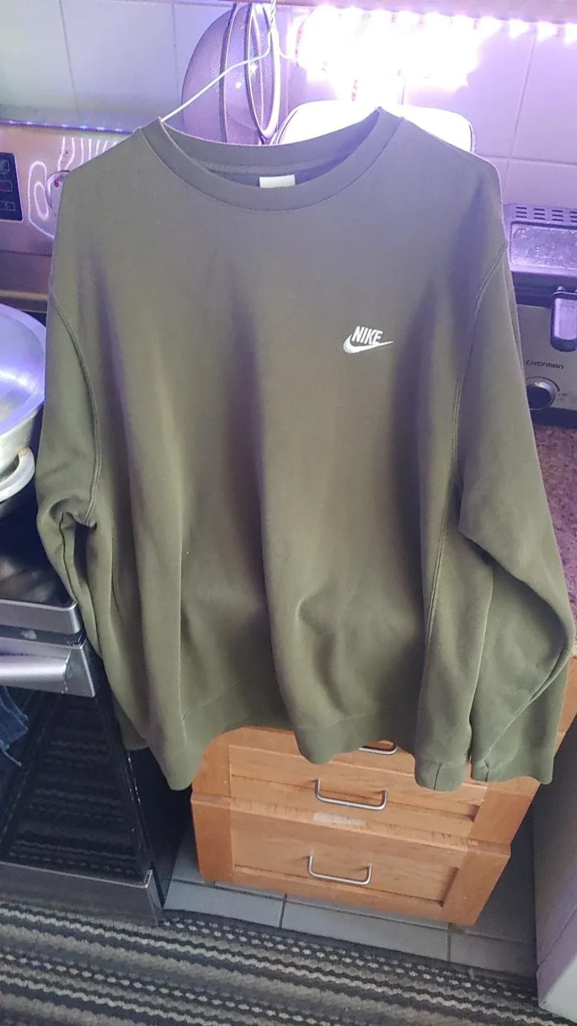 Nike sweater thumbnail