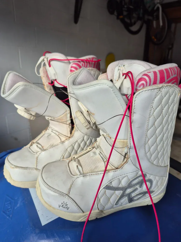 K2 veil boa Ride Snowboard Boots - Size 7