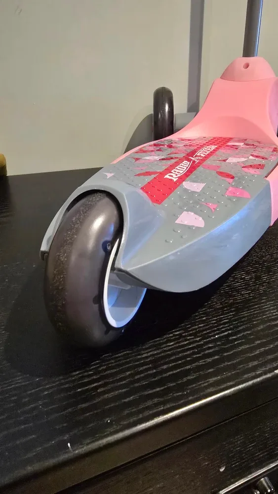 Radio Flyer Pink Kids Scooter image indicator(4)