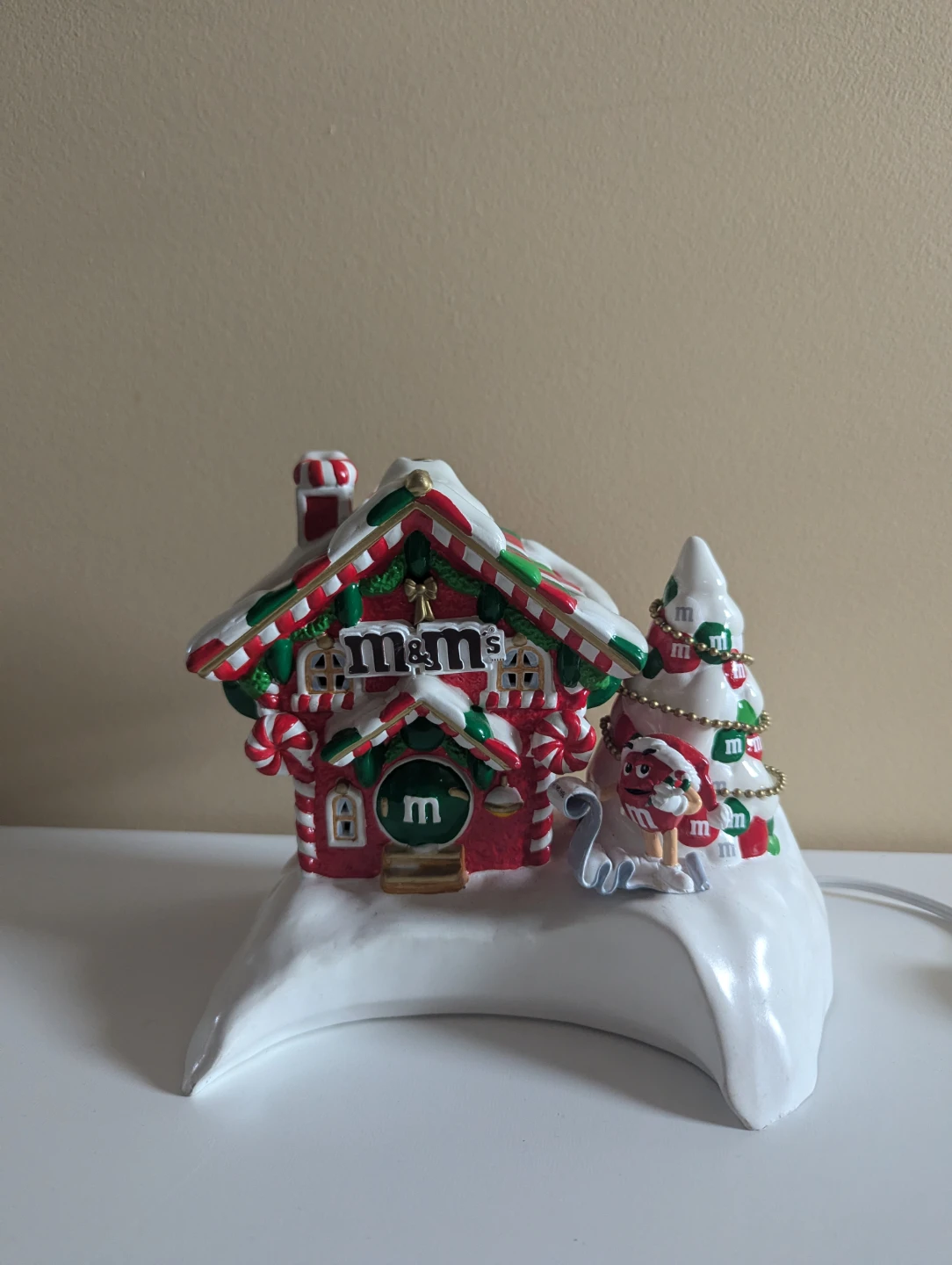 M&Ms CERAMIC LIGHT UP VINTAGE CHRISTMAS GINGERBREAD HOUSE