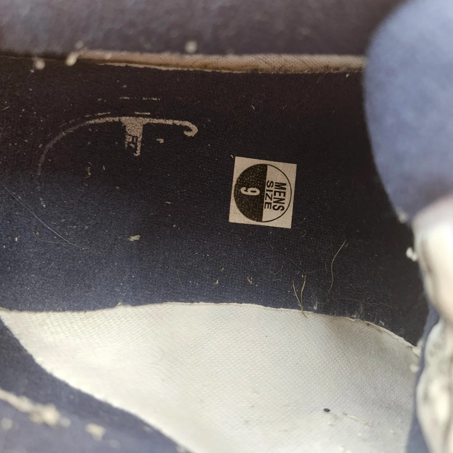 Nike Men Air Monarch IV Running Shoe White Athletic Size 9 image indicator(7)