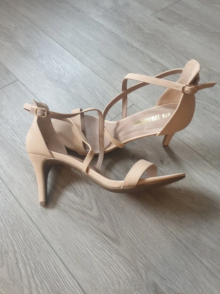 DREAM PAIRS Nude Heels image indicator(2)