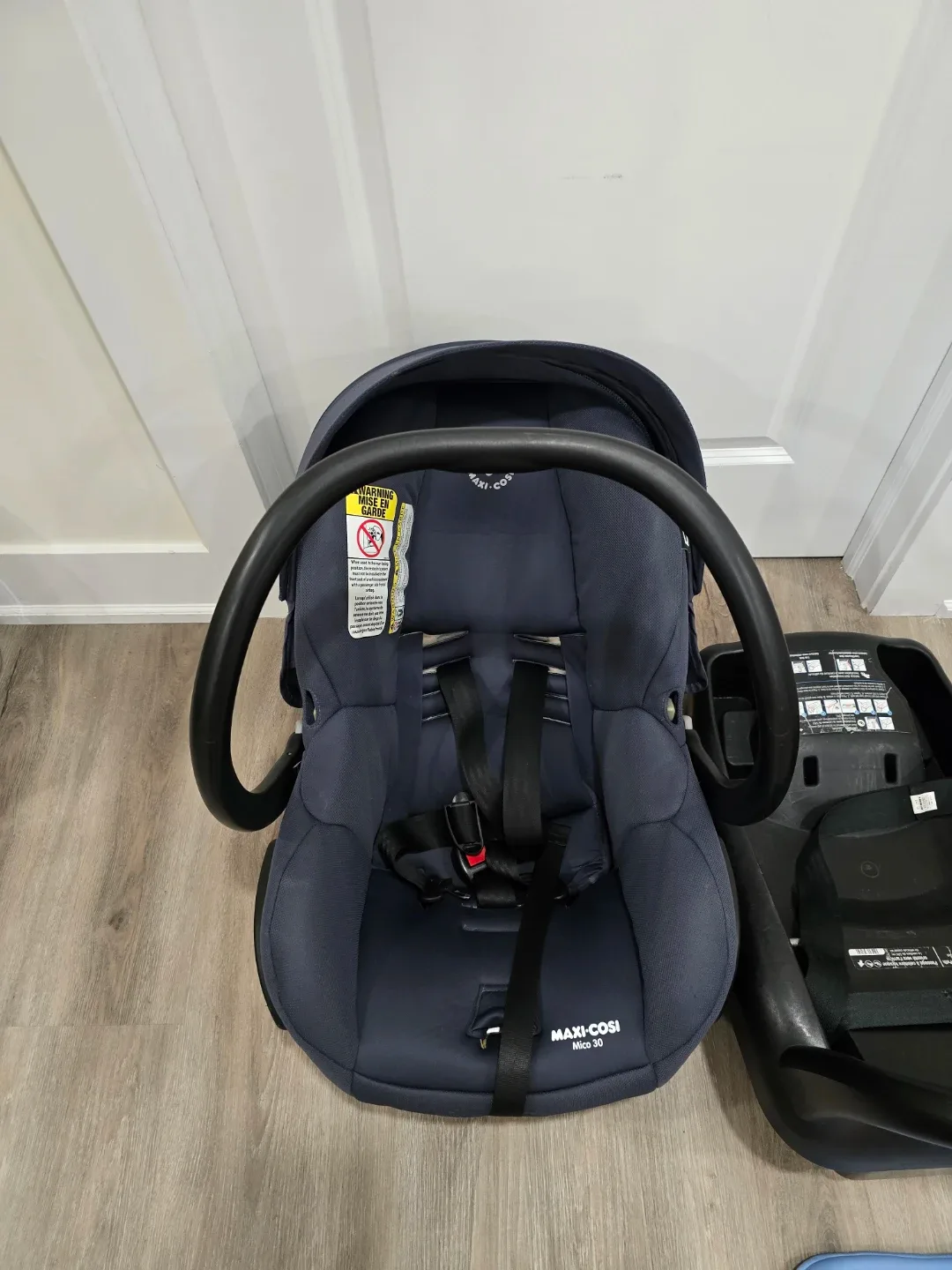 Maxi Cosi Carseat + 2 Bases image indicator(2)