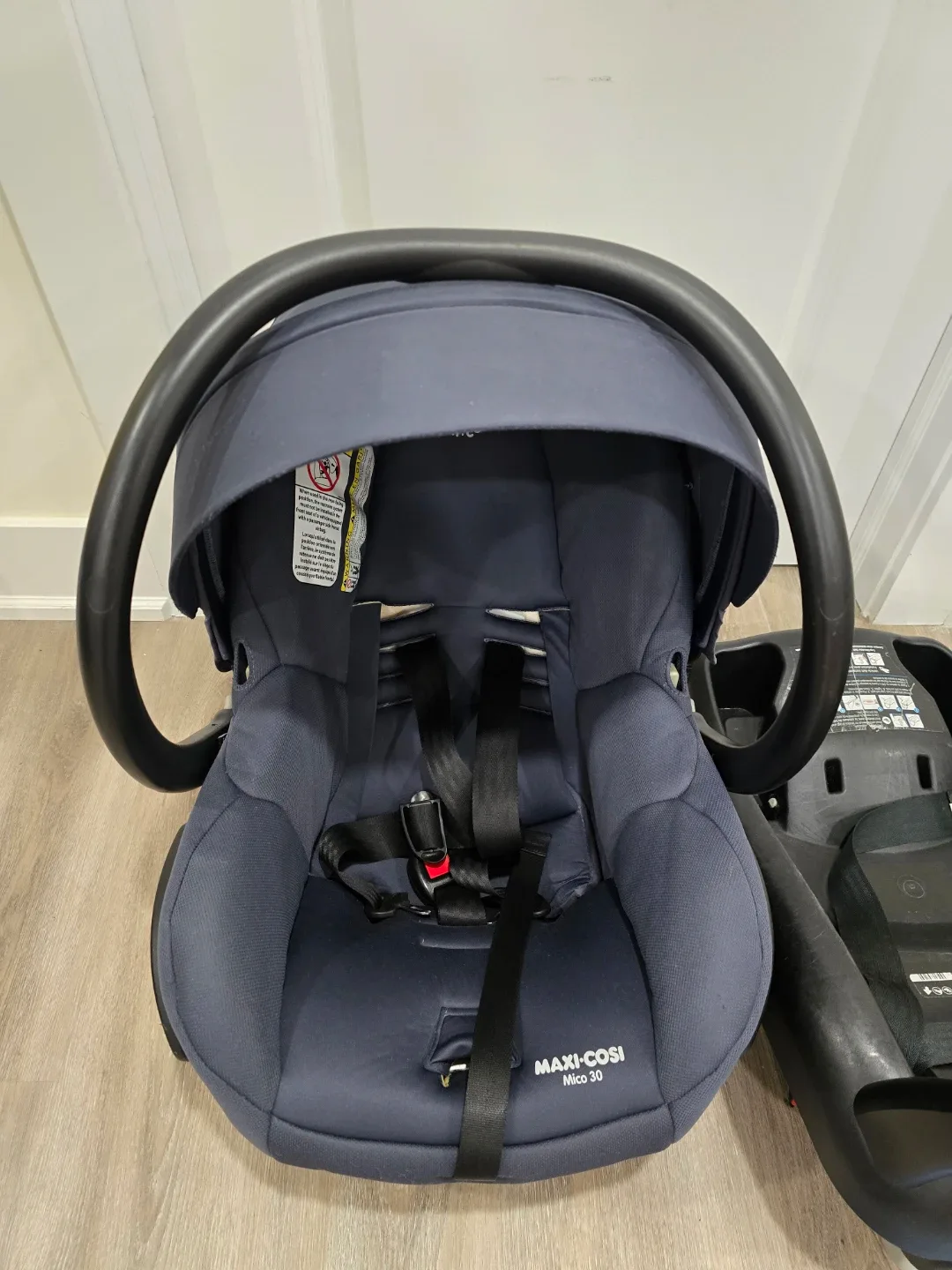 Maxi Cosi Carseat + 2 Bases image indicator(3)