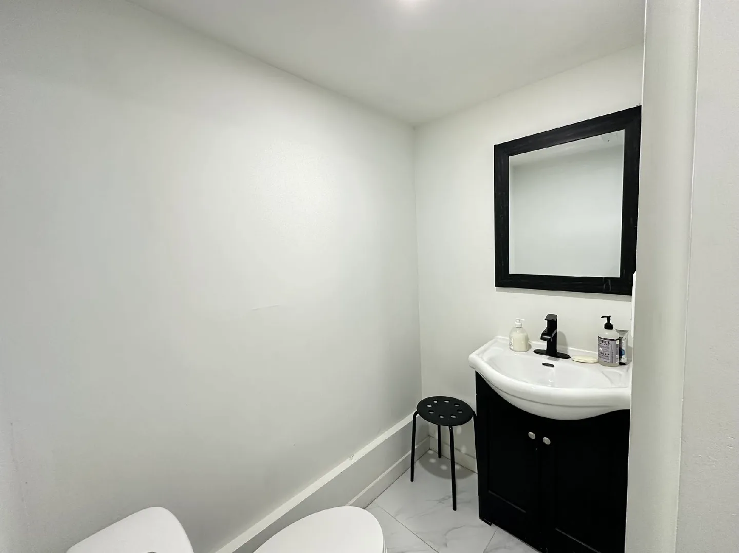 2 bedroom  1 bath - house image indicator(4)