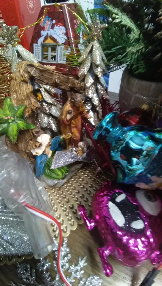 Christmas Decorations Lot image indicator(2)