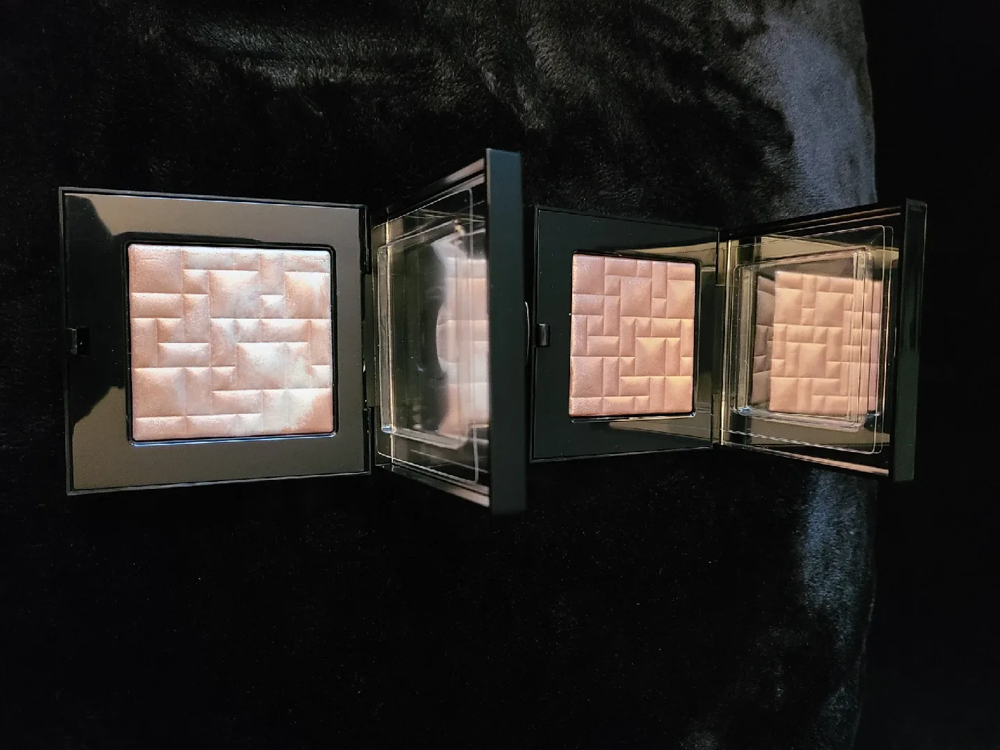 Bobbi Brown Highlighting Powder Duo image indicator(4)