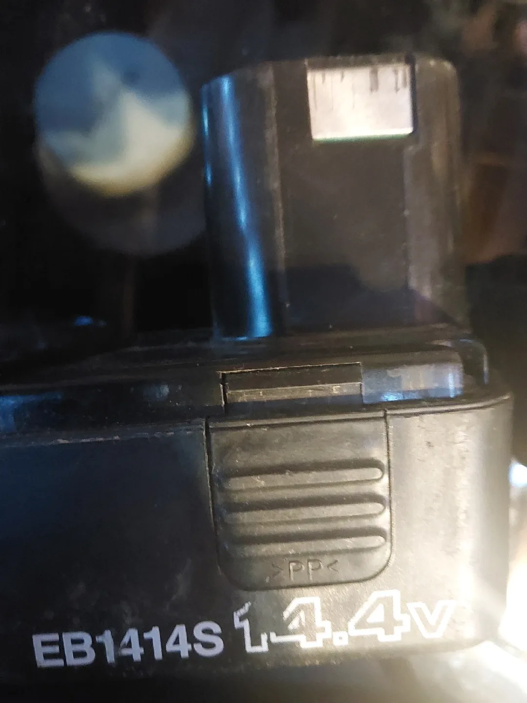 Hitachi EB1412S 14.4V Battery image indicator(2)